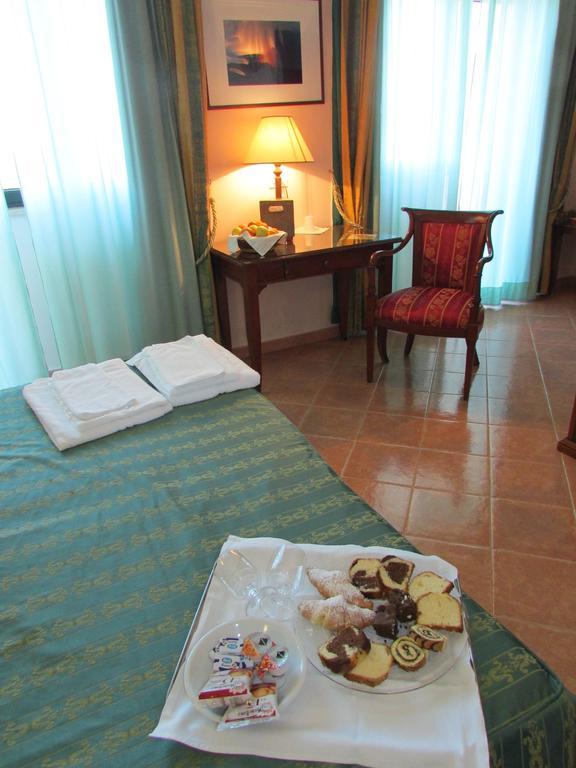 Emmaus Hotel Zafferana Etnea Chambre photo