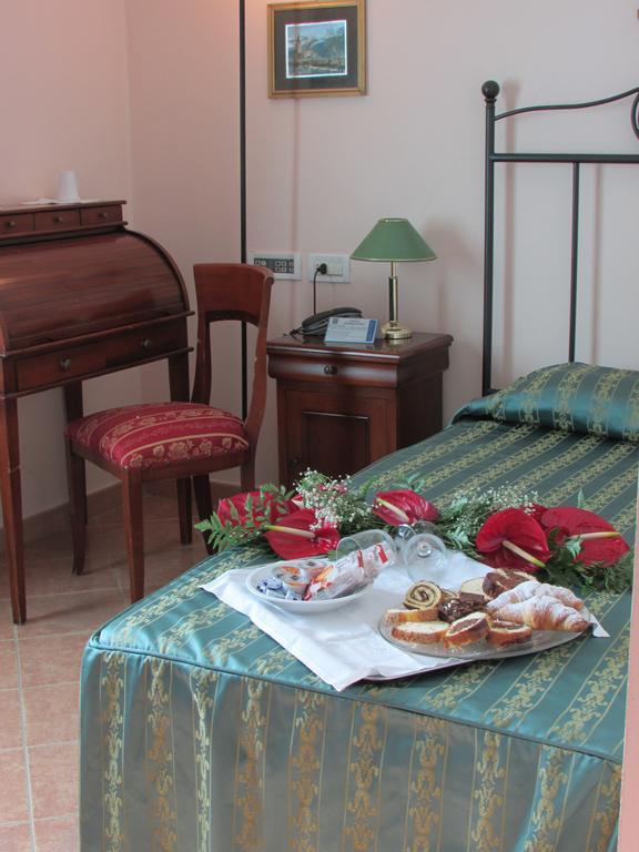 Emmaus Hotel Zafferana Etnea Chambre photo