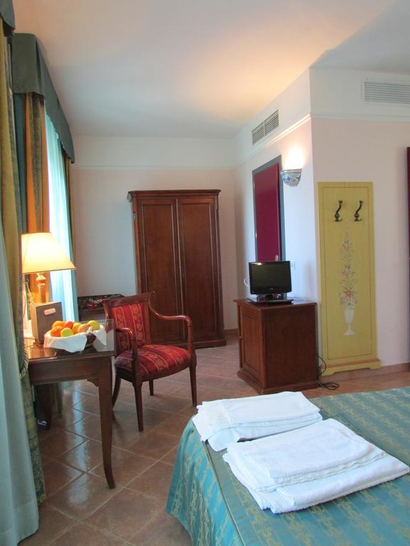 Emmaus Hotel Zafferana Etnea Chambre photo