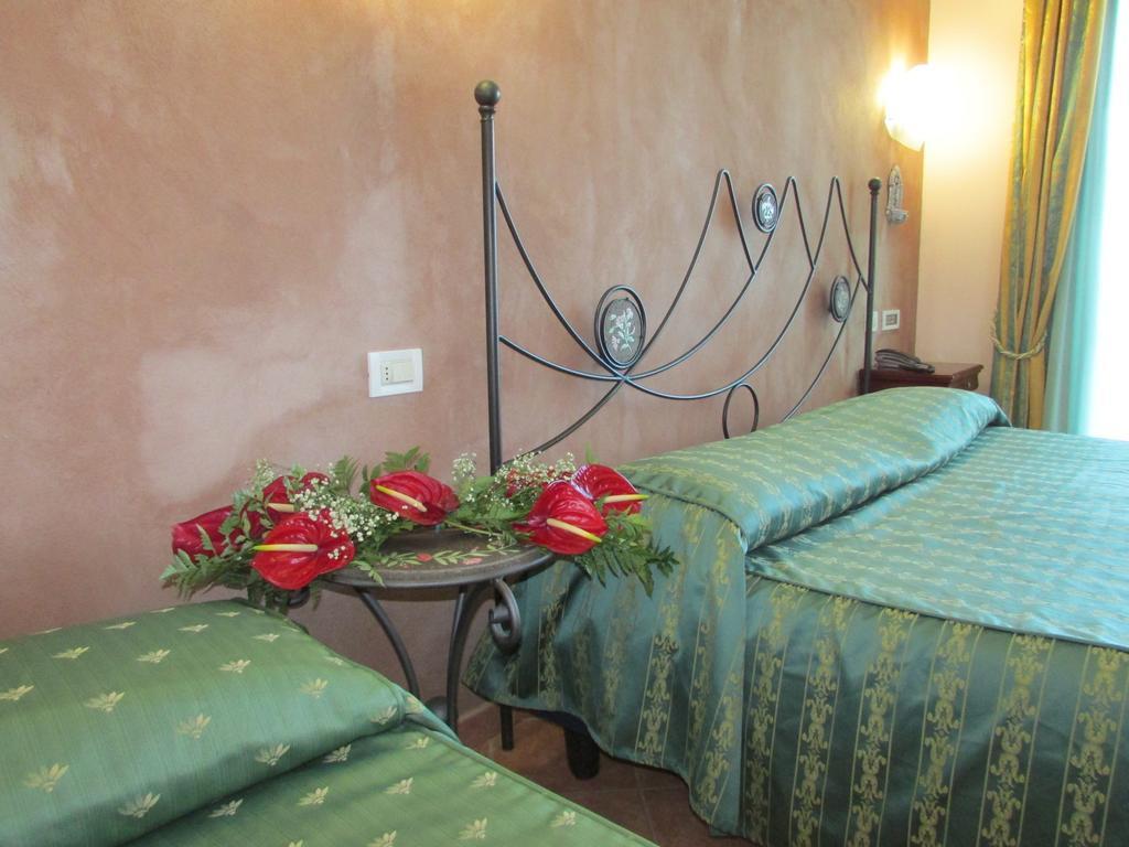 Emmaus Hotel Zafferana Etnea Chambre photo