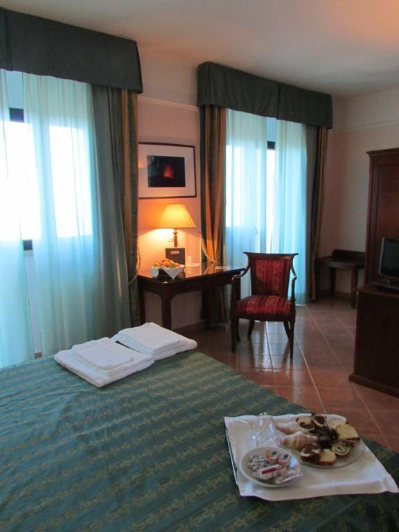 Emmaus Hotel Zafferana Etnea Chambre photo
