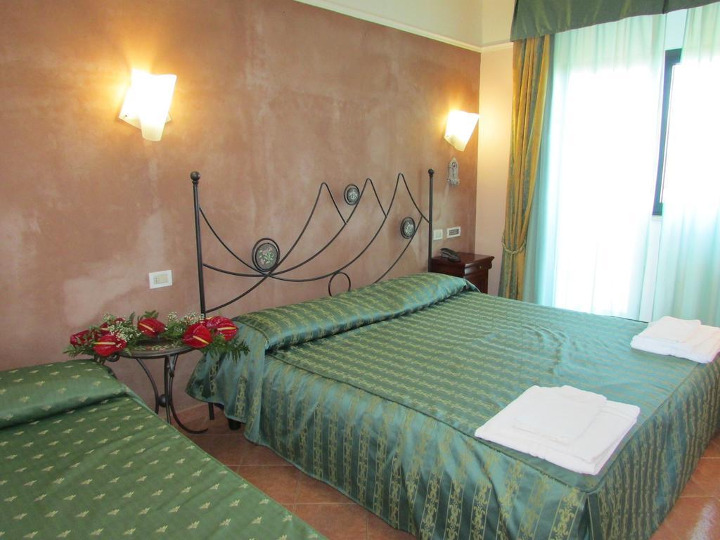 Emmaus Hotel Zafferana Etnea Chambre photo
