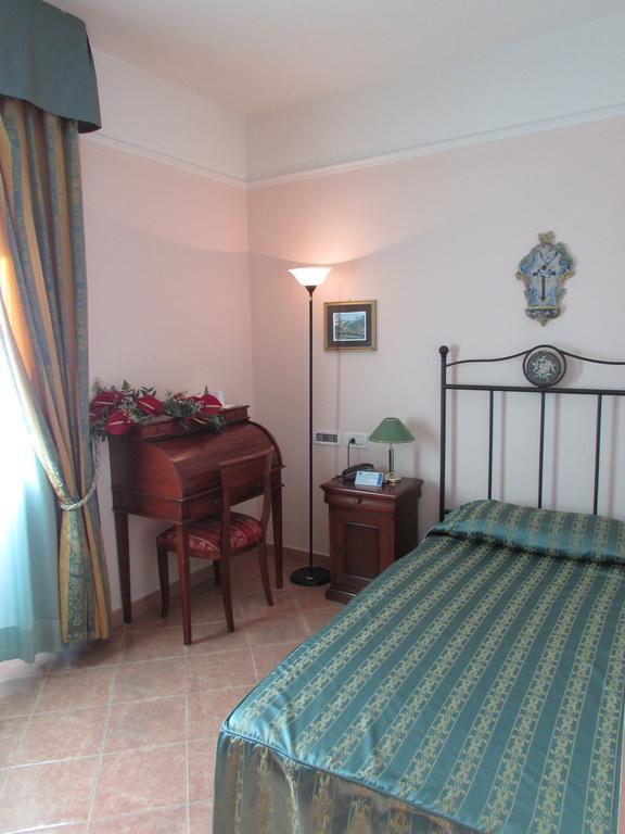 Emmaus Hotel Zafferana Etnea Chambre photo